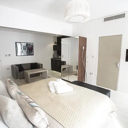 Room Home Stay Aparthotel
