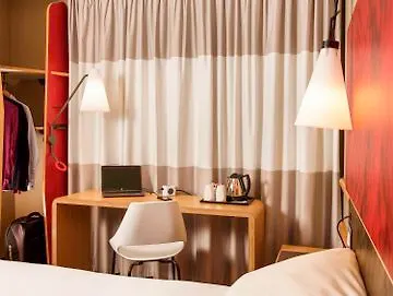 Ibis Canning Town Hotel 3*