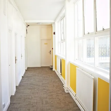 Via Limehouse Hostel *