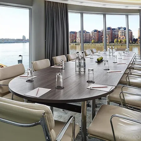 Hotel Crowne Plaza Battersea 4*