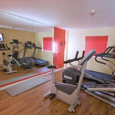 Ramada London North Hotel 4*
