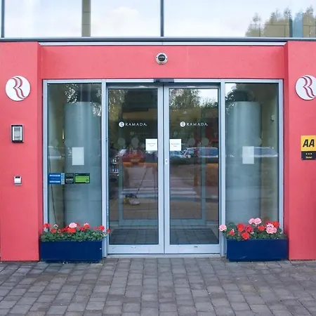 Ramada London North Hotel