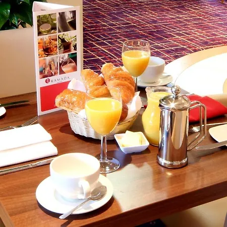 Ramada London North 4*