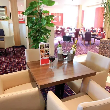 Ramada London North Hotel 4*