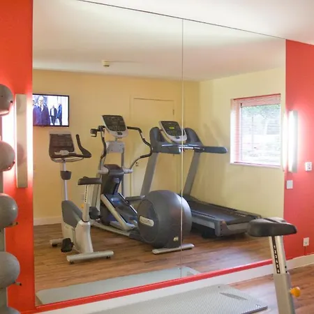 Ramada London North Hotel 4*