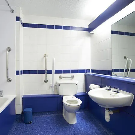 Travelodge Road Hotel 3*