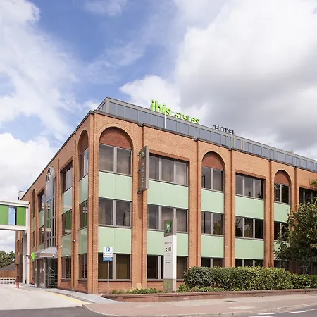 Hotel Ibis Styles London Heathrow Airport 3*