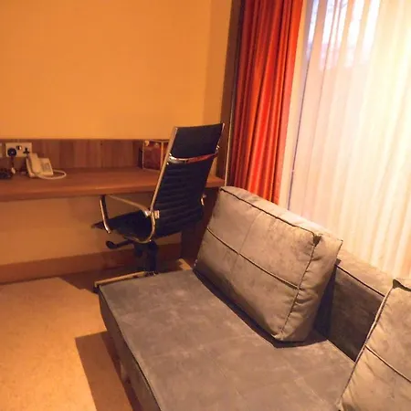 Hotel Ramada - Heathrow East 3*