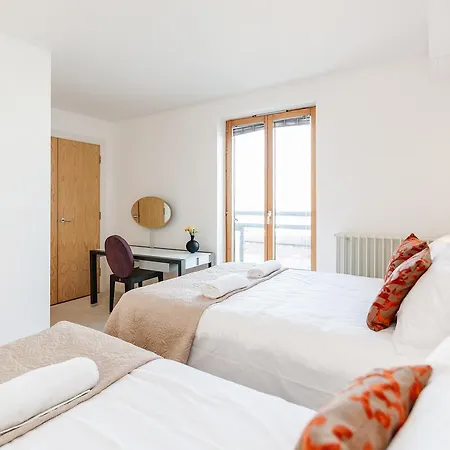 Docks Excel Apartment *