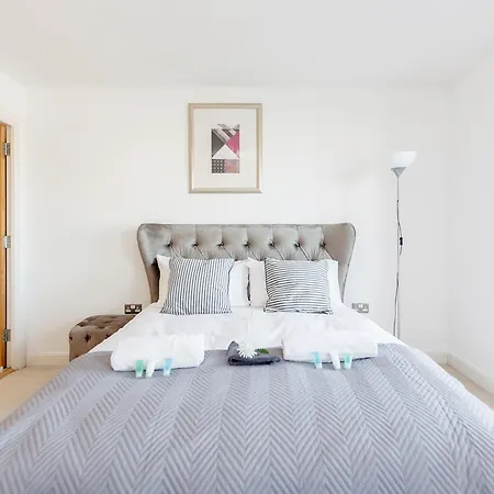 Docks Excel Apartment *