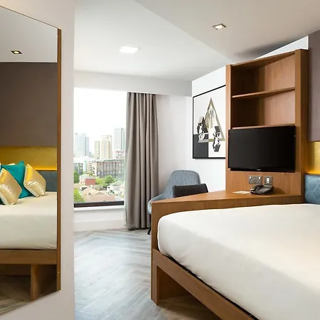 Aparthotel Roomzzz Stratford