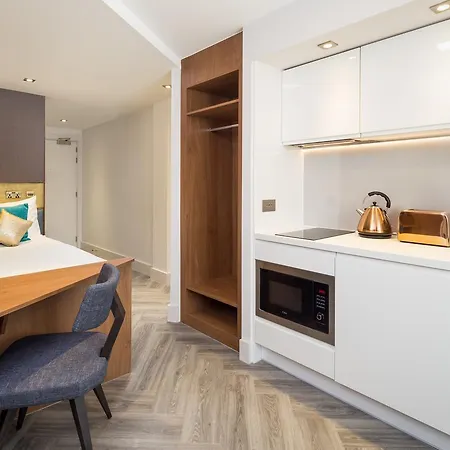 Aparthotel Roomzzz Stratford