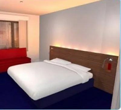 Travelodge Excel Отель 3*
