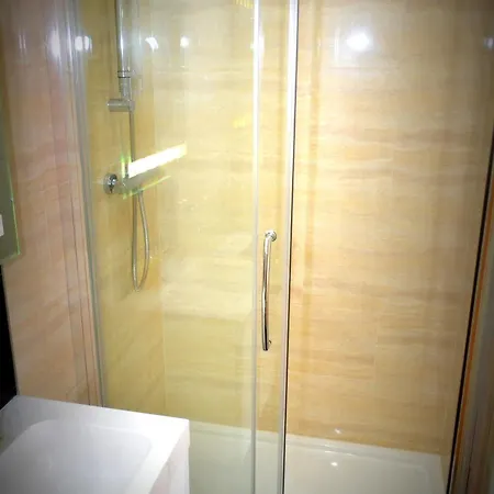 Bed and Breakfast Heathrow Travellers Hub 3*