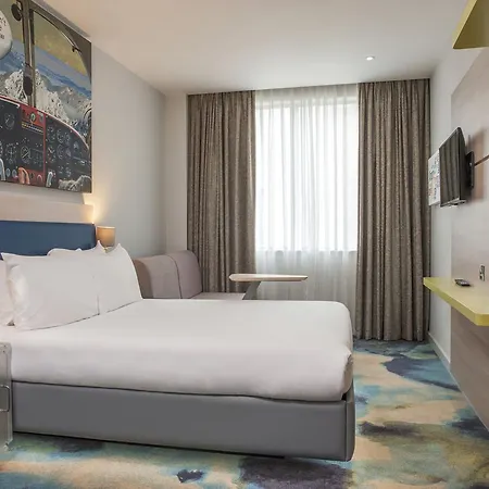 Hotel Ibis Styles London Heathrow Airport