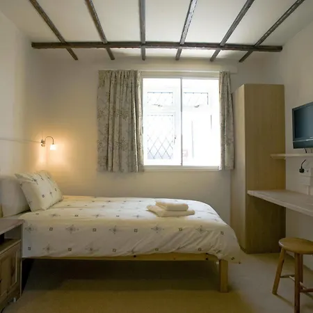 Oakwood Heathrow Bed & Breakfast Hillingdon