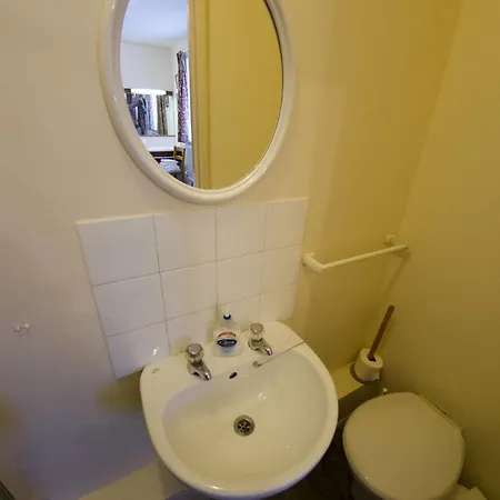 Oakwood Heathrow Bed & Breakfast