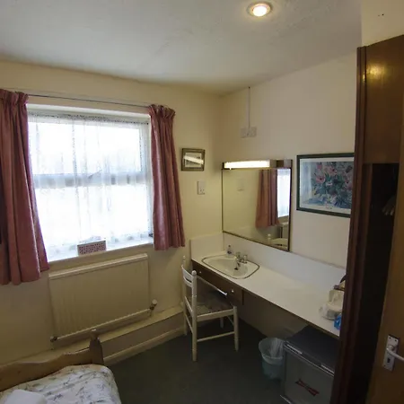 Bed & Breakfast Oakwood Heathrow 2*