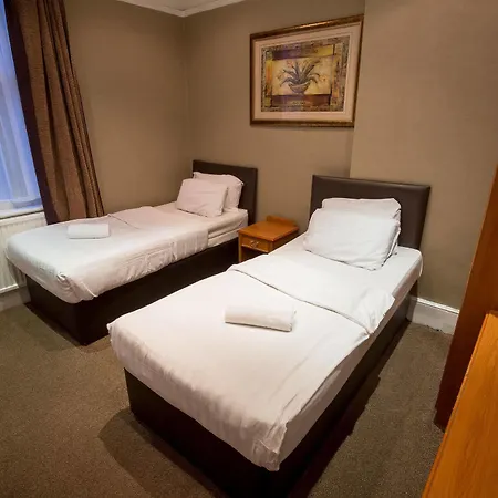 Newham Hotel 2*