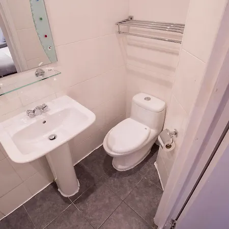 Hotel Newham 2*