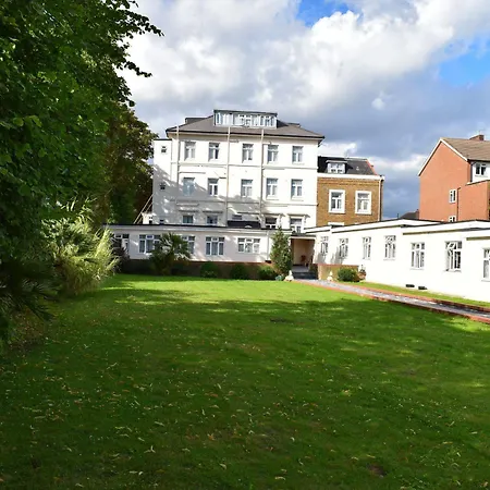 Leigham Court 2*