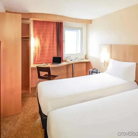 Hotel Ibis London Heathrow Airport 3*
