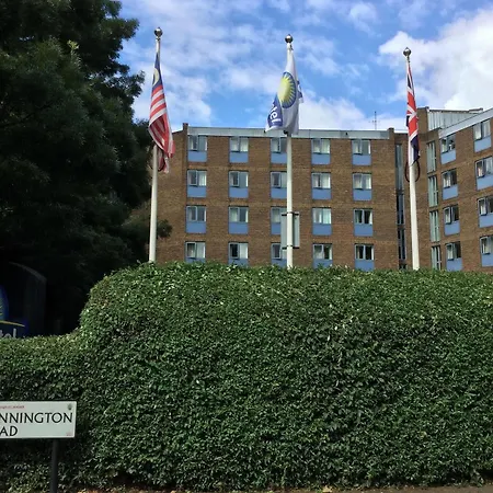 Waterloo Hub And Hotel 3*