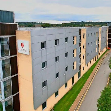 Ramada London North 4*
