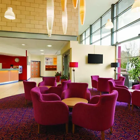 Ramada London North Hotel 4*