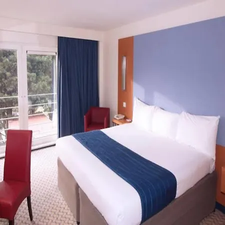 Ramada London North 4*