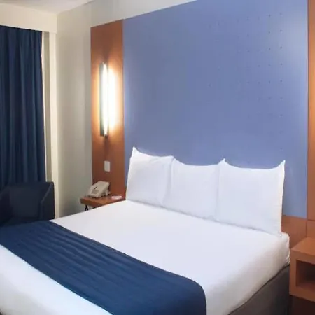 Hotel Ramada London North