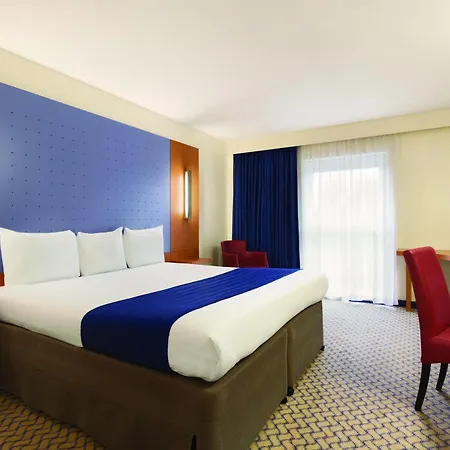 Hotel Ramada London North 4*