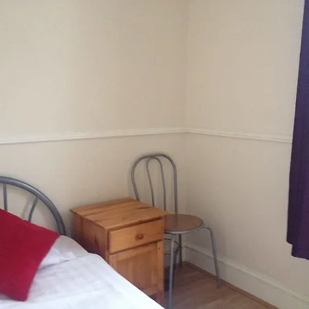 70 Hockley Avenue 2* Barking (Greater London)