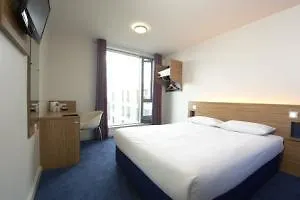 Travelodge Excel Отель 3*