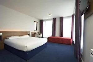 Отель Travelodge Excel 3*
