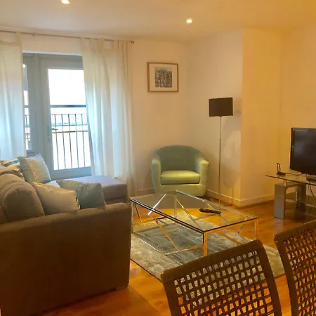 2 Bed Executive Next To Liverpool Street Free Wifi By Aparts Apartment *