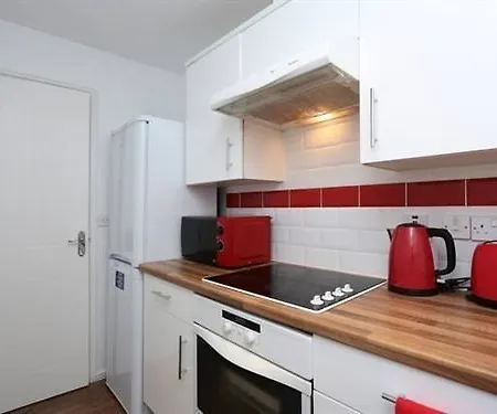 Quiet Riverside Apartment London