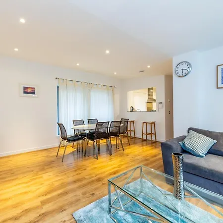 Apartment 2 Bed Executive Next To Liverpool Street Free Wifi By Aparts