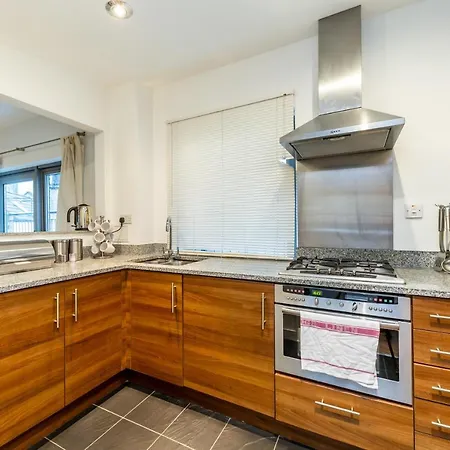 2 Bed Executive Next To Liverpool Street Free Wifi By Aparts *