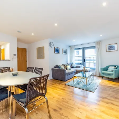 2 Bed Executive Next To Liverpool Street Free Wifi By Aparts London