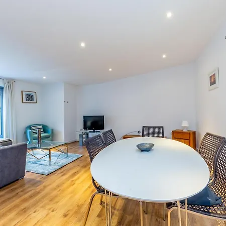 2 Bed Executive Next To Liverpool Street Free Wifi By Aparts