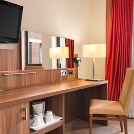 Ramada - Heathrow East Hotel 3*