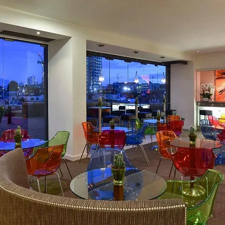 Fraser Place Canary Wharf Apartment London