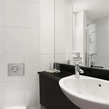 Ramada - Heathrow East Hotel Hounslow