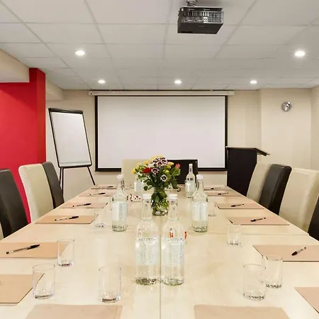 Ramada - Heathrow East 3*