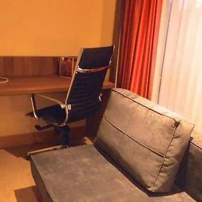 Ramada - Heathrow East Hotel 3*