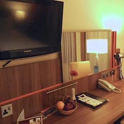 Hotel Ramada - Heathrow East 3*