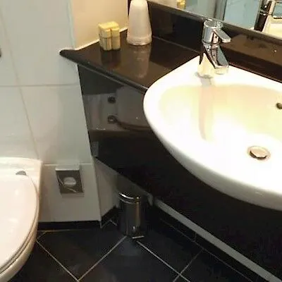 Ramada - Heathrow East Hotel 3*