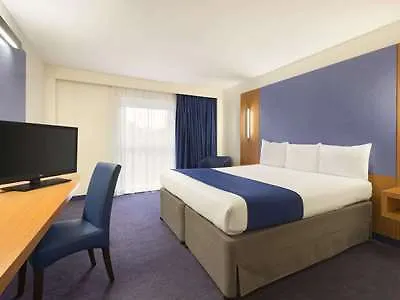 Ramada London North Hotel 4*