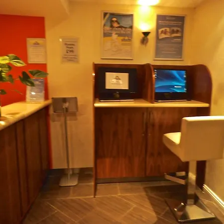Ramada - Heathrow East Hotel 3*